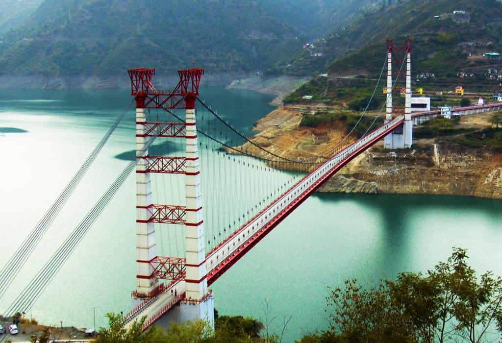 Dobra Chanti suspension bridge lit up over Tehri Lake at night